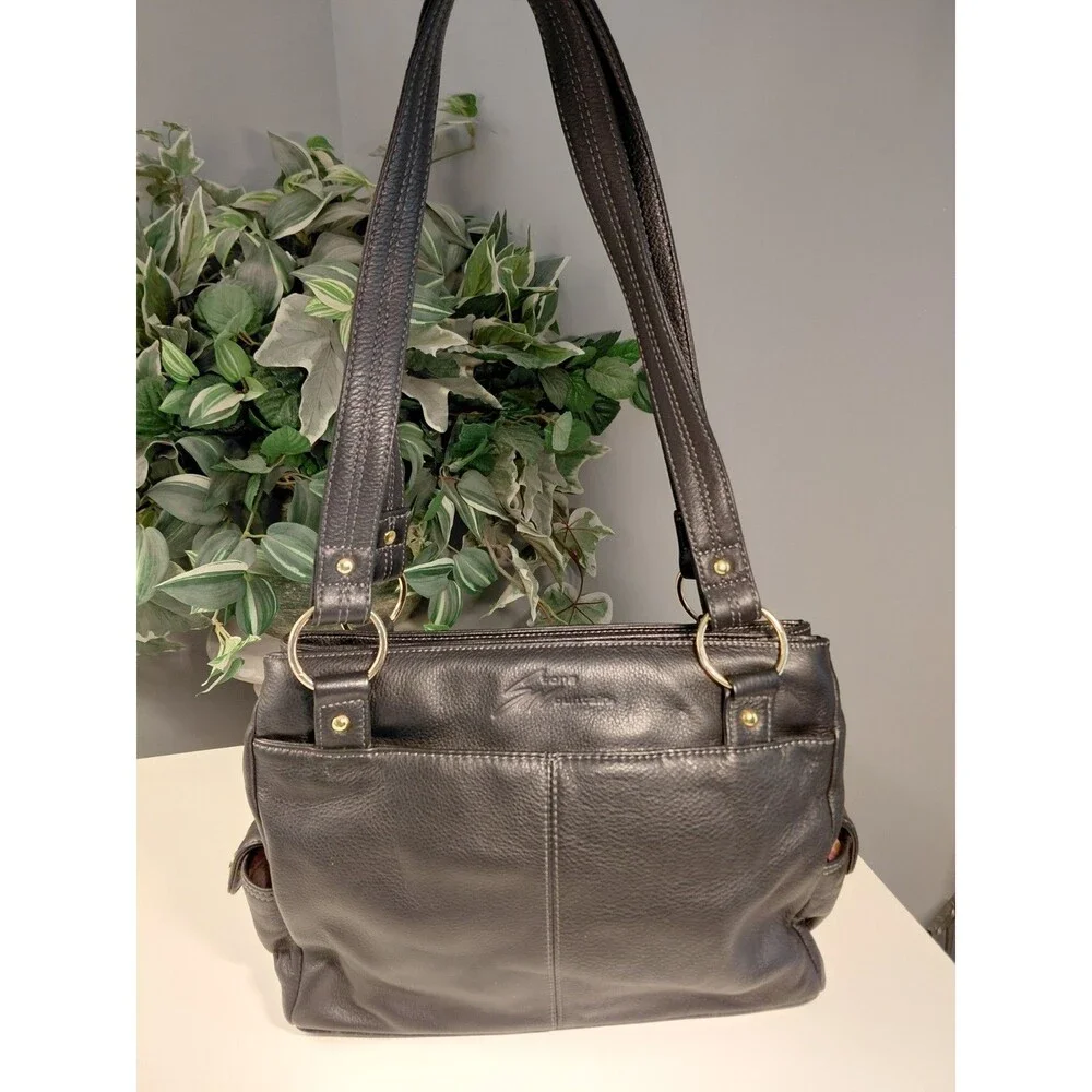 Stone Mountain Soft Quality Leather Purse Lots of Pockets